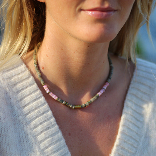 Collier coquillage taupe et rose